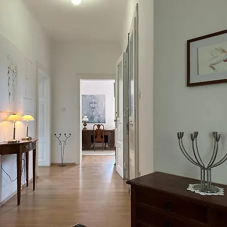 The Classy Sassy Apartamento